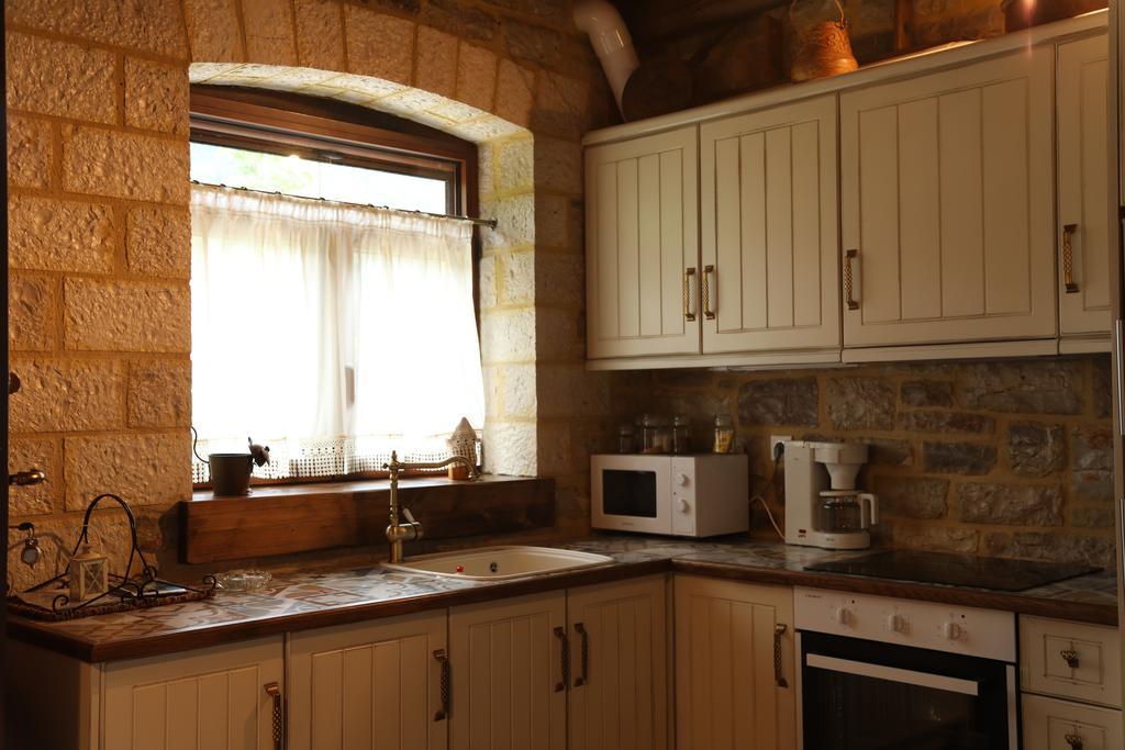 Guesthouse Amalia Kalesmenon Экстерьер фото